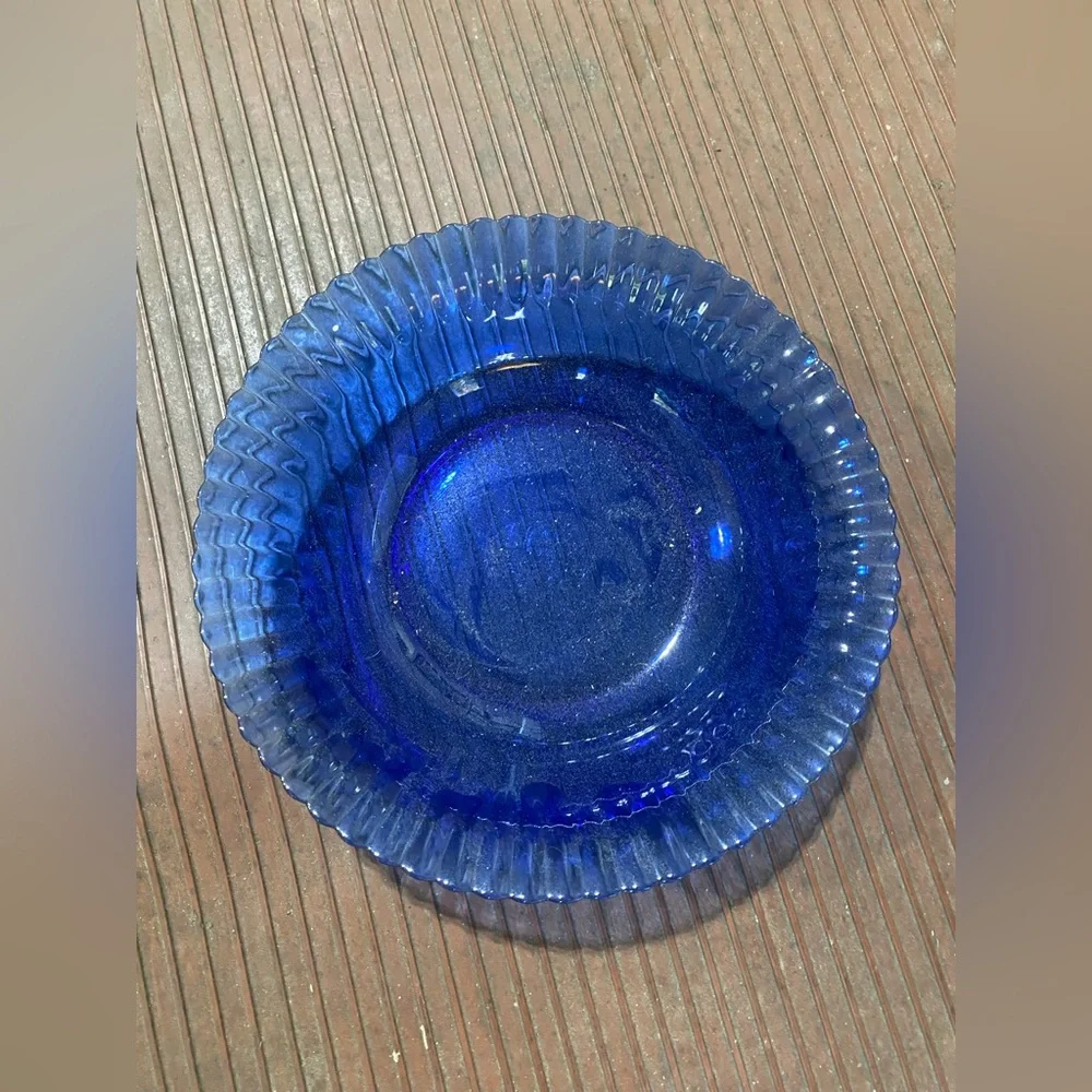 Blue glass dish - Picture 2 of 3